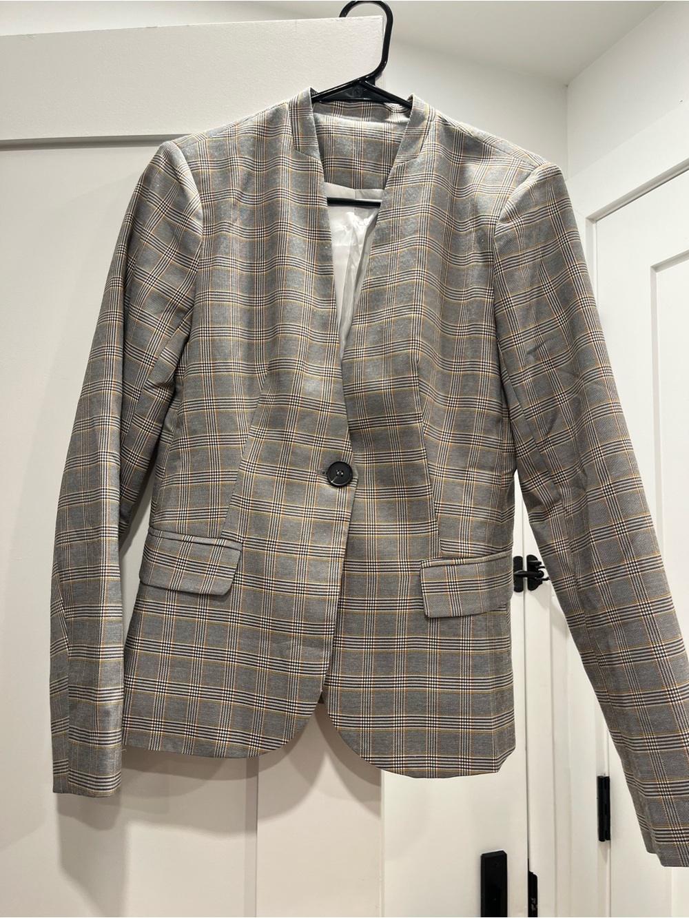 Tailored Plaid Single-Button Blazer in Gray and Tan